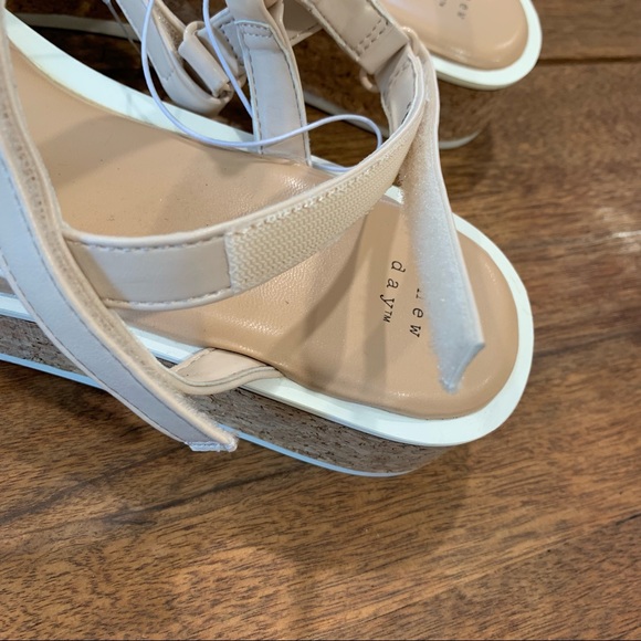 Size 8 - Summertime Sandals - Velcro/ Cork Platform, '90s athleisure - Picture 5 of 10